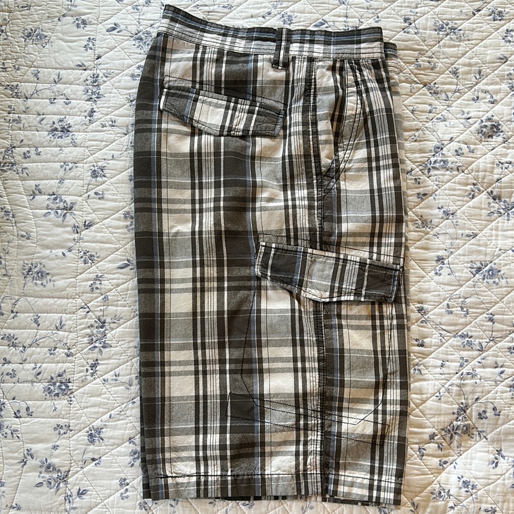 Basic Concepts Men’s Plaid cargo shorts
